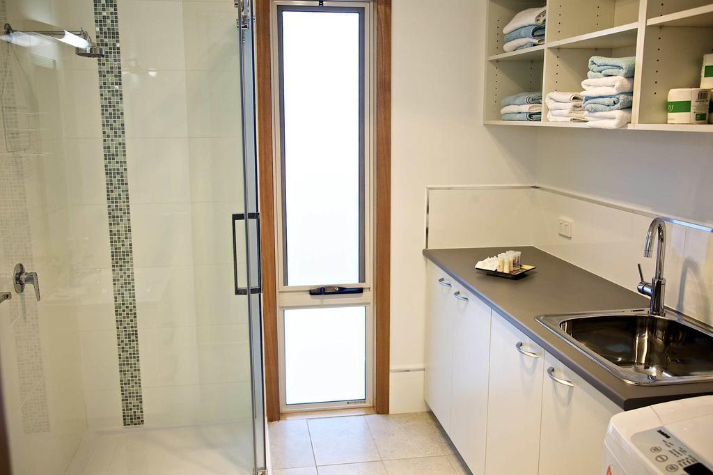 Penguin Beachfront Apartments Ngoại thất bức ảnh