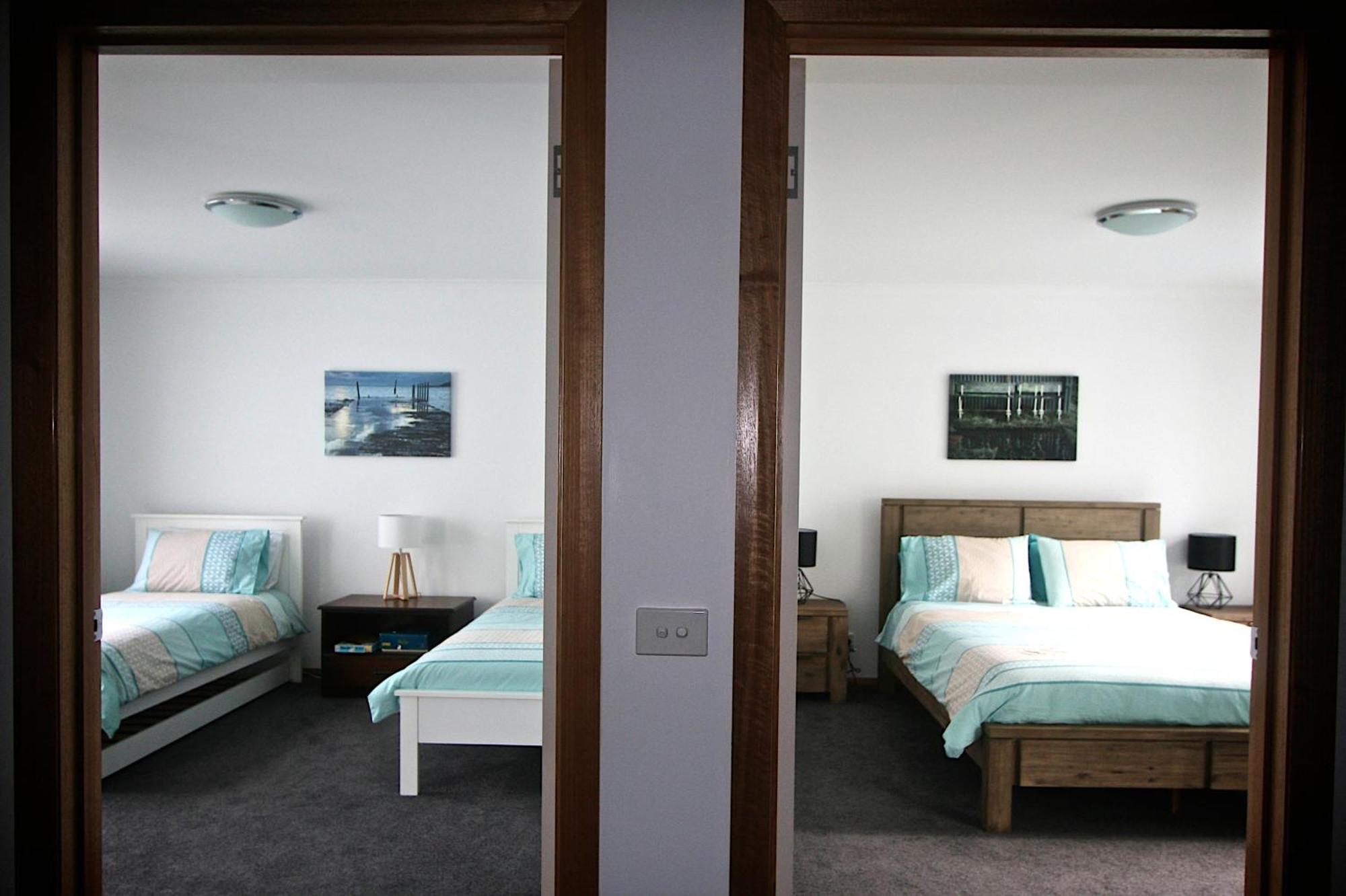 Penguin Beachfront Apartments Phòng bức ảnh