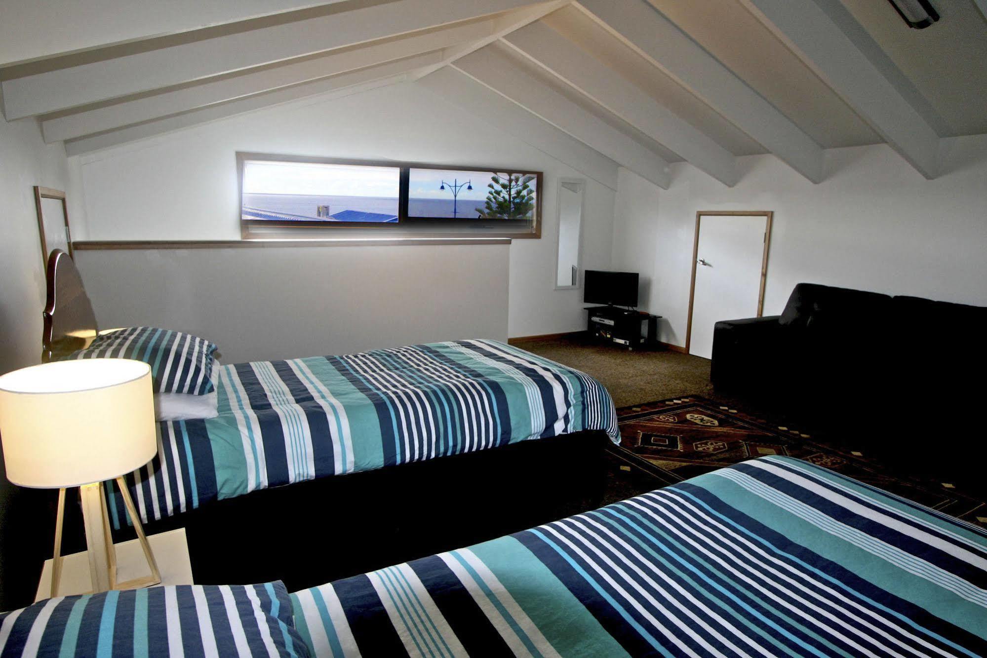 Penguin Beachfront Apartments Ngoại thất bức ảnh