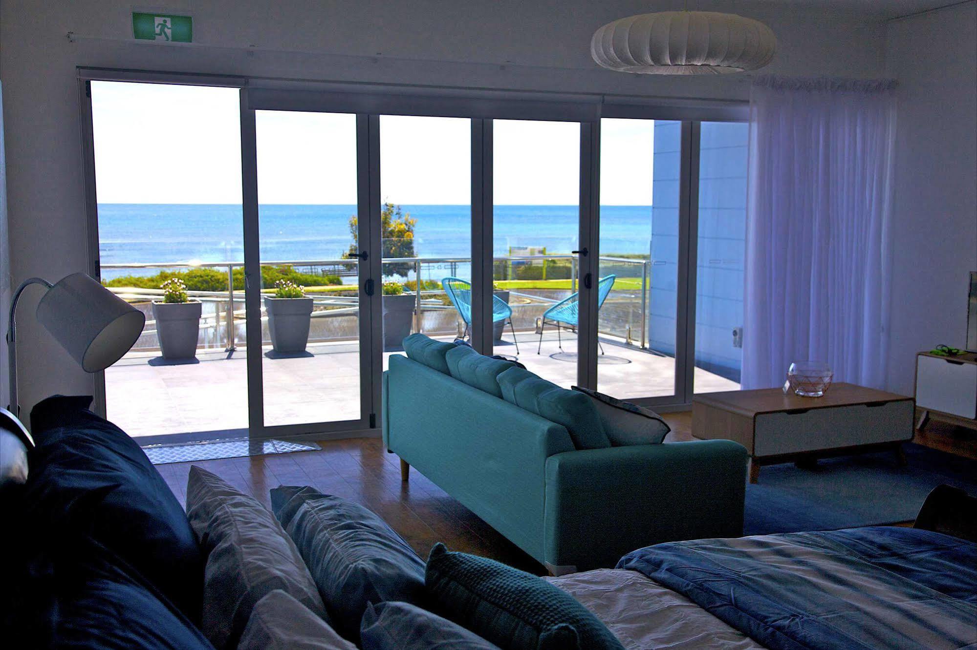 Penguin Beachfront Apartments Ngoại thất bức ảnh